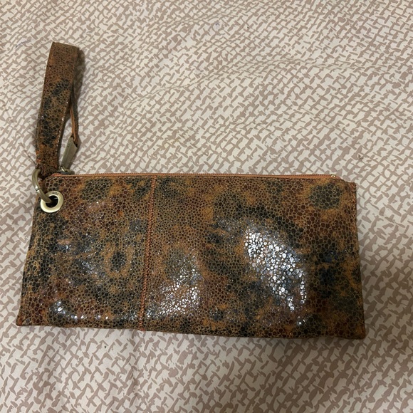 HOBO Leopard Print Clutch Wallet wristlet - Picture 2 of 7